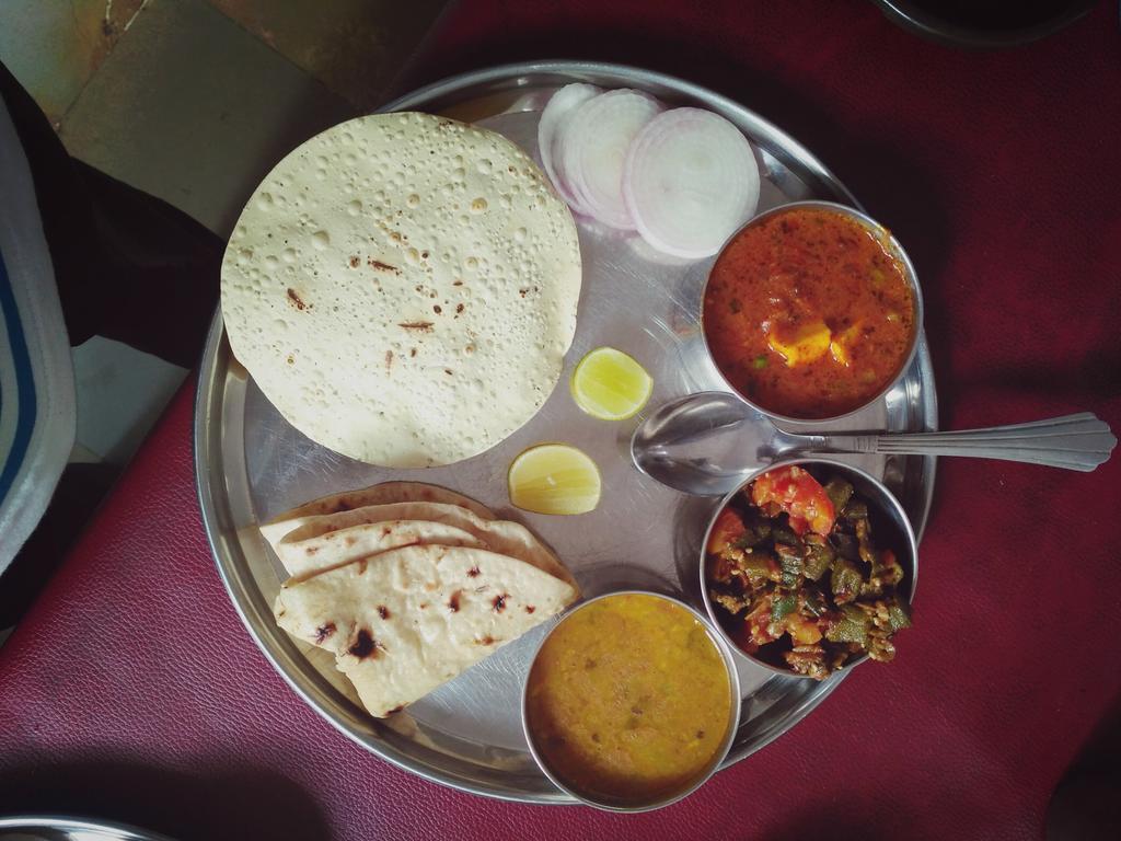 Hotel Ramnivas Udaipur Ngoại thất bức ảnh